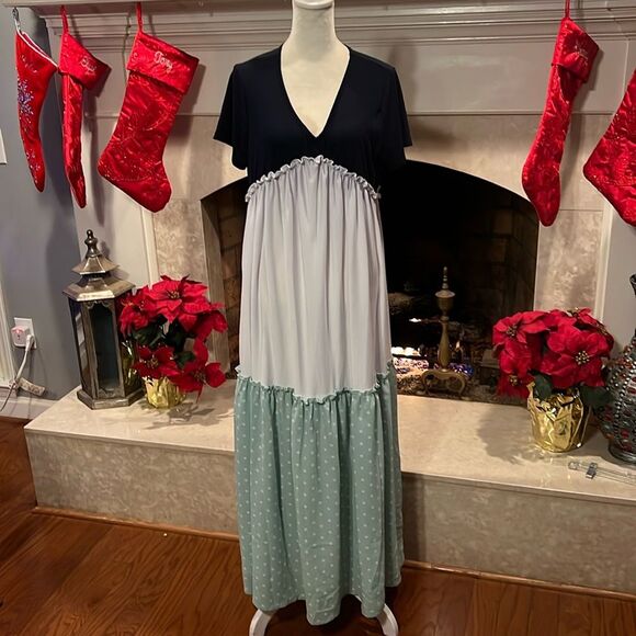 Acting Pro maxi dress size medium - Picture 1 of 5